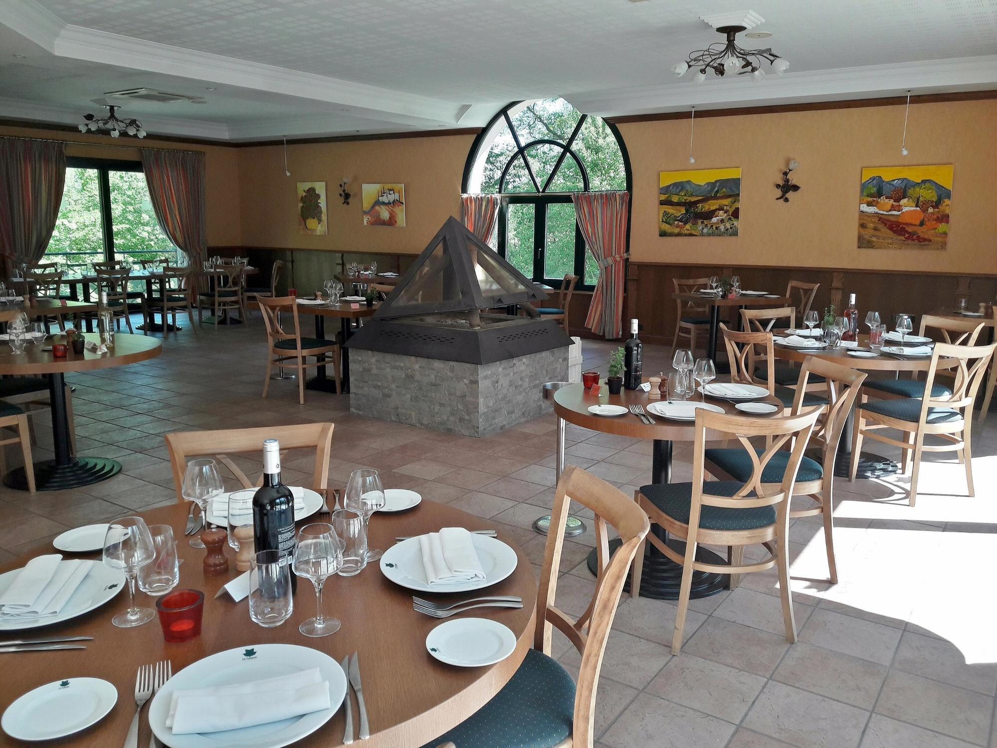 图里皮埃尔餐厅酒店 Vienne-le-Château 外观 照片